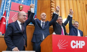 Eski partililerinin eleştirilerini cevapladı