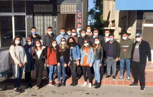 CHP’Lİ GENÇLER DEPREMZEDE ÇOCUKLARIN YANINDA