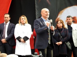 TUNÇ SOYER: “BİZ ÖPECEĞİZ…”