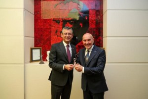 Özel’in teklifini reddetti