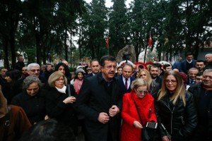 ZEYBEKCİ'DEN ZÜBEYDE HANIM'IN KABRİNE ZİYARET