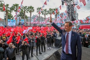 Özel, halk buluşmalarına katıldı