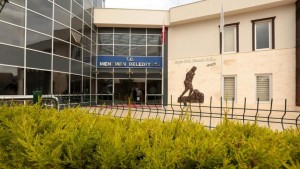 MENEMEN’DEKİ SEÇİM İÇİN YÜRÜTMEYİ DURDURMA KARARI