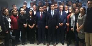 İLÇE BAŞKANLARIYLA ‘YERELDE İTTİFAK’ HAKKINDA GÖRÜŞTÜ