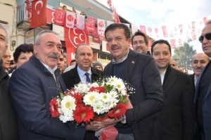 "İZMİR'İN PROBLEMLERİ İZMİR'E YAKIŞMIYOR"