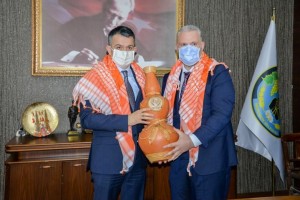 PAKDEMİRLİ’DEN MENEMEN BELEDİYESİ’NE ZİYARET