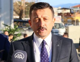 Dağ, “Bırakın komedi tiyatrosu çevirmeyi”