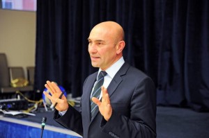 “İZMİR İÇİN ERDOĞAN'IN KAPISINA GİDERİM!”