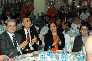 CHP’DEN GÖVDE GÖSTERİSİ