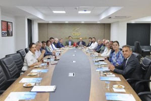 “İktidar CHP'li başkanların üstüne geliyor”