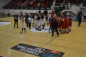 İLK YARIDA PETKİM SPOR