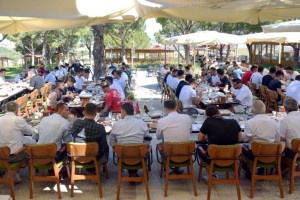 SARI SİYAHLILAR MORAL DEPOLADI