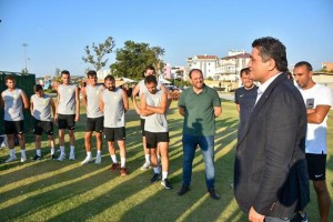 ALİAĞA FK ANTRENMANINI ZİYARET ETTİ