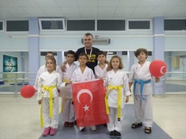 DÜNYA ÇOCUK GÜNÜ’NÜ ANTRENMANLA KUTLADILAR