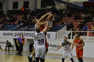 PETKİM SPOR ÜÇÜNCÜ GALİBİYETİNİ ALDI