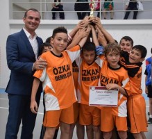 FUTSAL TURNUVASININ BİRİNCİSİ PETROKİMYA İLKOKULU