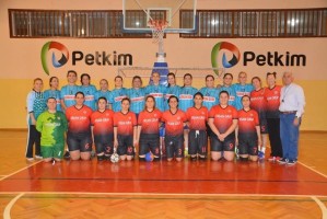 HENTBOL VETERANLARINDAN DOSTLUK MAÇI