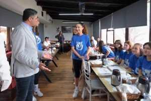 Acar, kadın voleybolcularla bir araya geldi