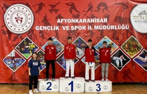 Aliağalı sporcular madalyayla döndü