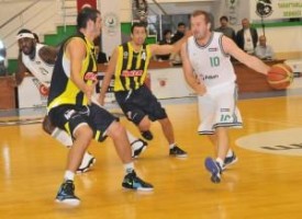 ALİAĞA PETKİM:61 FENERBAHÇE ÜLKER:70