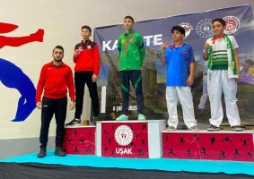 Karatecilerden iki madalya birden