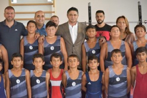 ACAR'DAN MİLLİ GÜREŞÇİLERE ZİYARET