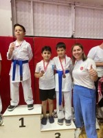 Karatecilerden 9 madalya