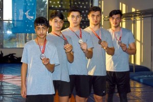 GÜREŞÇİLERDEN 5 MADALYA BİRDEN