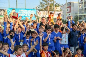 KAZANAN CENTİLMENLİK OLDU