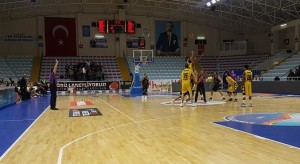 PETKİMSPOR DEPLASMANDA DA KAZANDI 76-82