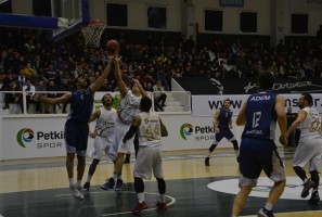 PETKİM SPOR ZİRVE YARIŞINI SÜRDÜRÜYOR