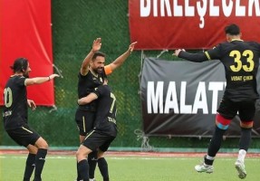 Aliağaspor FK zirvede