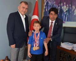 BAŞKAN DEMİRAĞ, ŞAMPİYONU MİSAFİR ETTİ