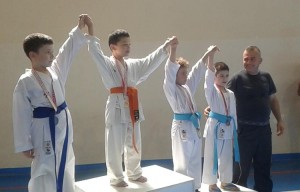 BABA-OĞUL BAŞARIYA DOYMUYORLAR