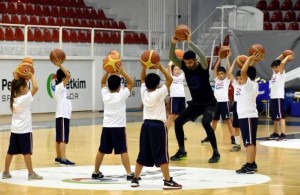 ALİAĞALI GENÇLERE ‘KIŞ SPOR OKULLARI’