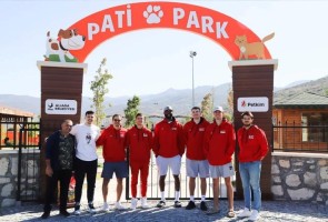 Basketbolculardan Pati Park ziyareti