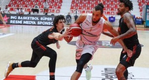 PETKİMSPOR'DA DEMİTRİUS CONGER TAKIMDAN AYRILDI