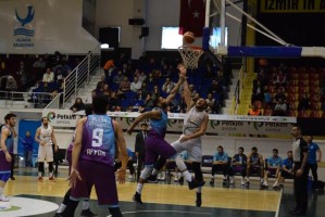 PETKİMSPOR SAHASINDA GALİP GELDİ