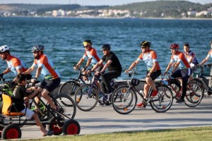 İki teker tutkunlarından Critical Mass etkinliği