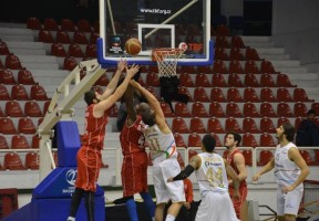 PETKİM SPOR EFELER GİBİ AĞIR ADIMLARLA: 74-66
