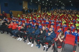 YILDIZLAR ALTYAPI OYUNCULARIYLA BULUŞTU