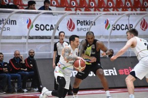 Petkimspor depremzedeler için sahadaydı