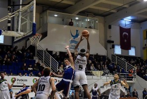 PETKİMSPOR KENDİ SAHASINDA GALİP