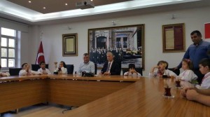 MİNİK ŞAMPİYONLARDAN KAYMAKAM ÇETİN'E ZİYARET