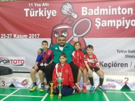 BERGAMA BELEDİYESPOR, BADMİNTON’DA TÜRKİYE İKİNCİSİ OLDU