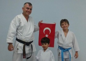 KARATECİ KARDEŞLERDEN ‘EVDE KAL, SPORLA KAL’ MESAJI