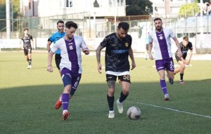 Aliağaspor FK zirveyi bırakmıyor