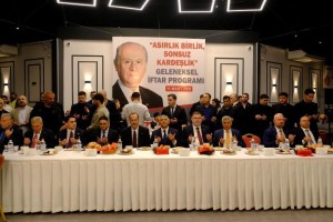 MHP’liler iftar sofrasında buluştu 