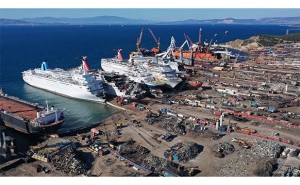 Gemi sökümde patlama: 4 işçi yaralandı