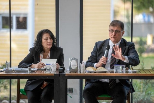 Kınık’ta talep ve sorunları dinledi